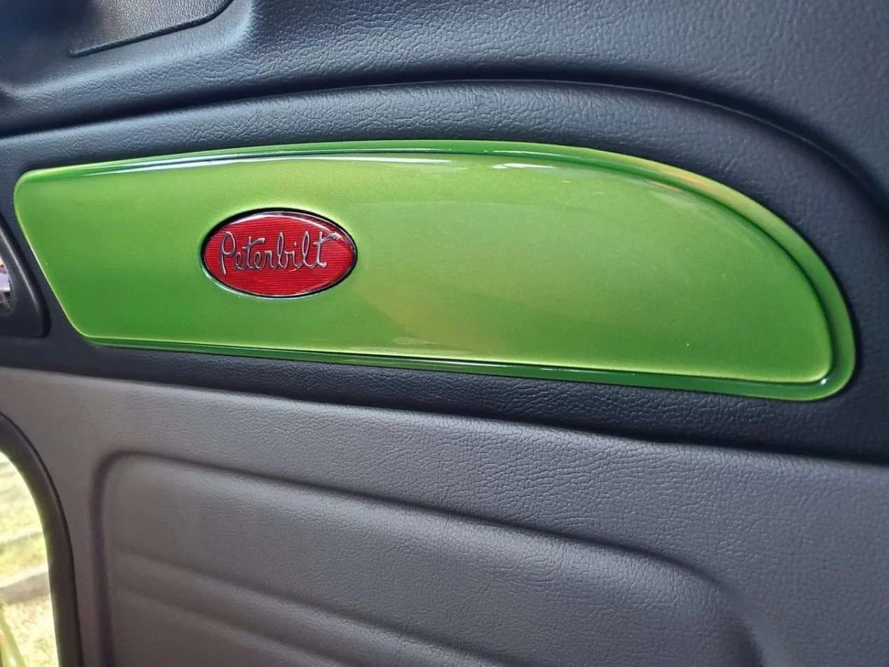 Peterbilt 365 (Truck) 2016-2023 Interior Cabin Style Much Original Dash trim kit - 1 - Interior Dash Trim Kit